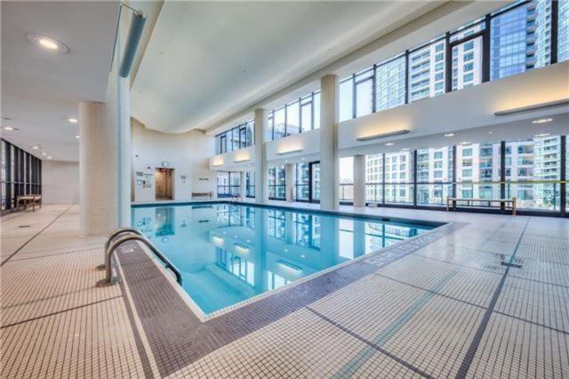 Lakefront Living Downtown Toronto - Free Parking, Gym, Indoor Pool エクステリア 写真