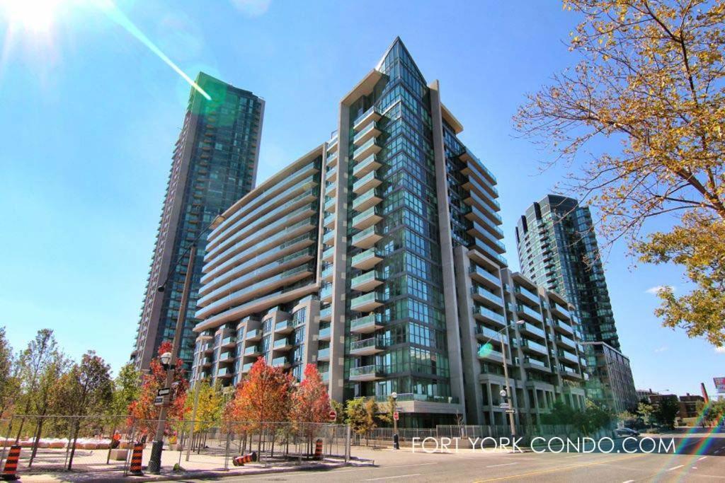 Lakefront Living Downtown Toronto - Free Parking, Gym, Indoor Pool エクステリア 写真